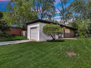 29 Cunningham Lane Park Forest IL 60466 MLS #MRD12439508 60 broker reciprocity