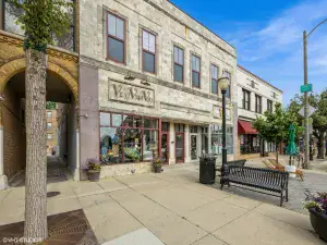 107 65th Lake Drive #202 Westmont IL 60559 MLS #MRD12501358 60 broker reciprocity