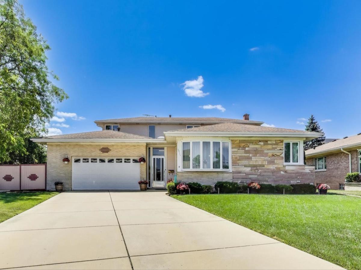 8021 W Rascher Avenue Norwood Park Township IL 60656 MLS #MRD12427164 37 MLS #MRD12427164 image #0