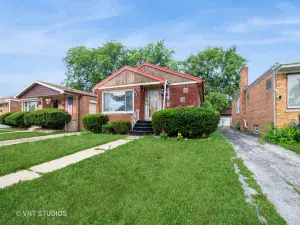 2835 W Cullerton Street Chicago IL 60623 MLS #MRD12221190 50 broker reciprocity