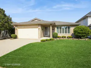 9020 S 49th Avenue Oak Lawn IL 60453 MLS #MRD12440211 54 broker reciprocity