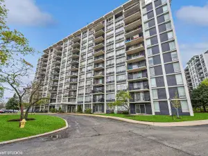 4834 W HENDERSON Street #1B Chicago IL 60641 MLS #MRD12400017 52 broker reciprocity