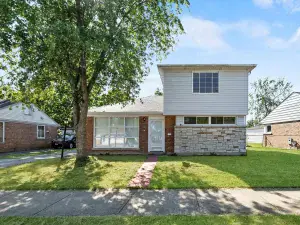 1121 W 104TH Street Chicago IL 60643 MLS #MRD12483980 50 broker reciprocity