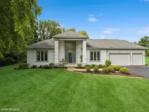 6414 Kingsbridge Drive Cary IL 60013 MLS #MRD12480640 62 broker reciprocity