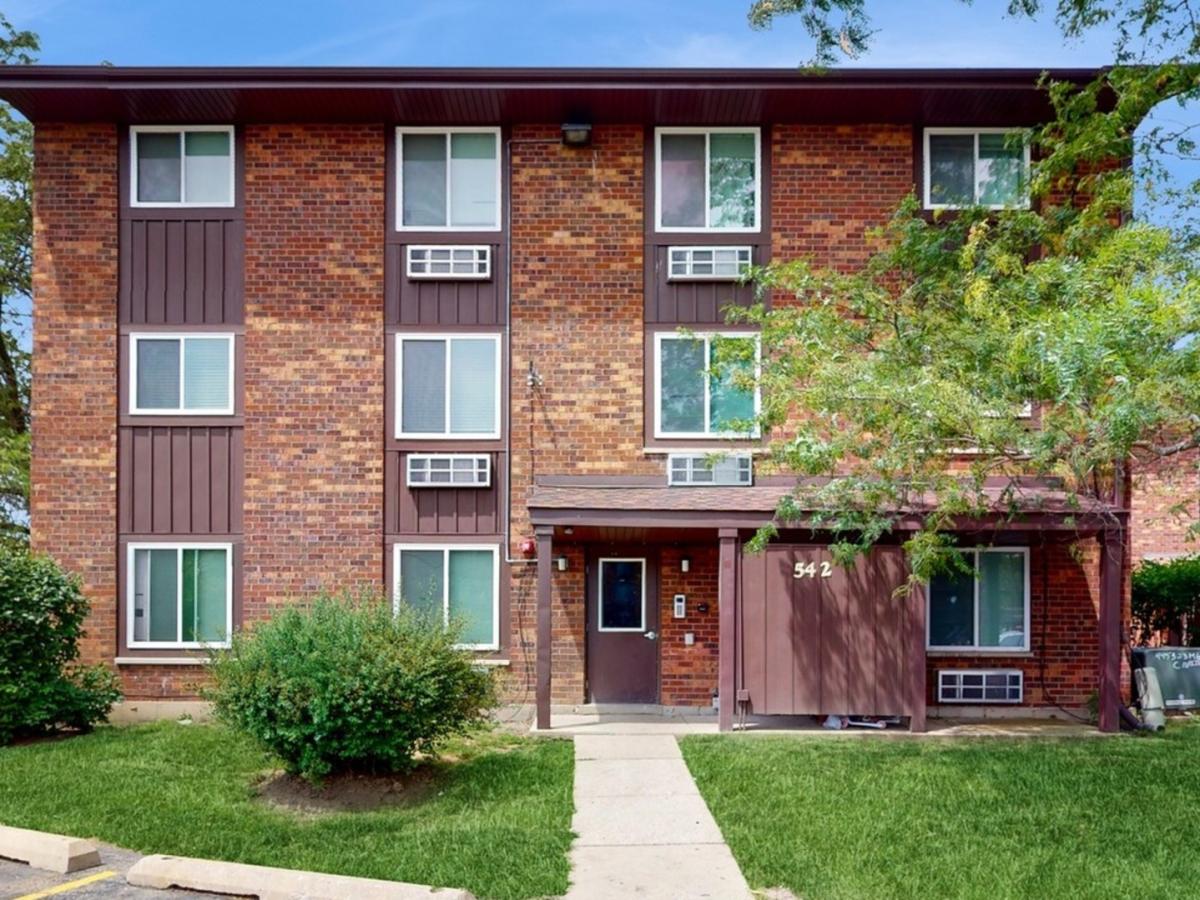 29W542 Country Ridge Drive #B Warrenville IL 60555 MLS #MRD12433440 45 MLS #MRD12433440 image #0