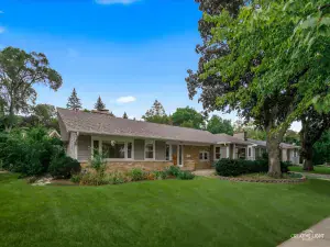 4101 St Andrews Court St. Charles IL 60174 MLS #MRD12403320 64 broker reciprocity