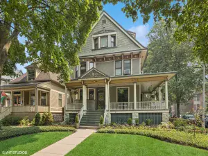 4606 N KELSO Avenue Chicago IL 60630 MLS #MRD12503089 60 broker reciprocity