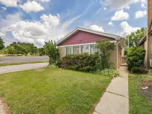 2250 Yeoman Street Waukegan IL 60085 MLS #MRD12390504 50 broker reciprocity