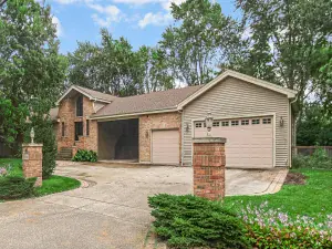 54 N Royal Oak Drive Vernon Hills IL 60061 MLS #MRD12495008 48 broker reciprocity