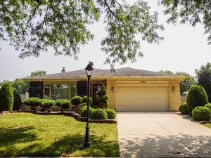 8020 Barrymore Drive Darien IL 60561 MLS #MRD12406957 48 broker reciprocity