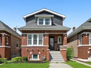 8950 Ewing Avenue Evanston IL 60203 MLS #MRD12503085 50 broker reciprocity