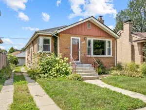 8834 S Albany Avenue Evergreen Park IL 60805 MLS #MRD12491571 62 broker reciprocity