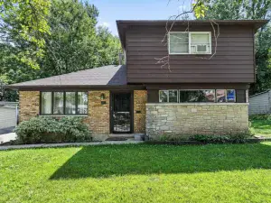 142 Marquette Street Park Forest IL 60466 MLS #MRD12388299 50 broker reciprocity