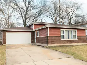 9330 S Justine Street Chicago IL 60620 MLS #MRD12457628 60 broker reciprocity