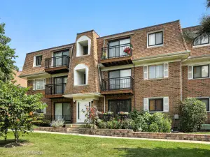 5510 LINCOLN Avenue #101 Morton Grove IL 60053 MLS #MRD12484861 48 broker reciprocity