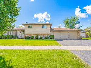 14544 KOSTNER Avenue Midlothian IL 60445 MLS #MRD12445855 60 broker reciprocity