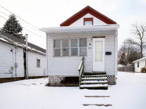 310 N Cherry Avenue Freeport IL 61032 MLS #MRD12450089 44 broker reciprocity