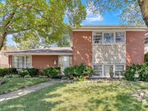 14534 Woodlawn Avenue Dolton IL 60419 MLS #MRD12500918 56 broker reciprocity