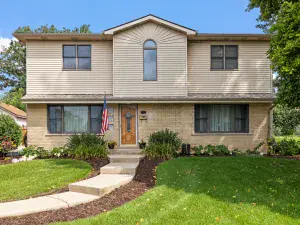 9020 S 49th Avenue Oak Lawn IL 60453 MLS #MRD12440211 52 broker reciprocity