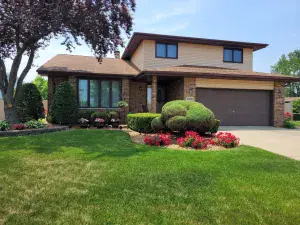 9020 S 49th Avenue Oak Lawn IL 60453 MLS #MRD12440211 64 broker reciprocity