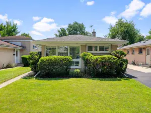 8927 Belleforte Avenue Morton Grove IL 60053 MLS #MRD12465606 64 broker reciprocity