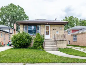 8834 S Albany Avenue Evergreen Park IL 60805 MLS #MRD12491571 60 broker reciprocity