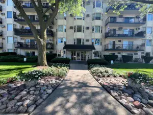 7061 N Kedzie Avenue #1008 Chicago IL 60645 MLS #MRD12433716 62 broker reciprocity