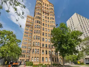 5619 S Calumet Avenue #2 Chicago IL 60637 MLS #MRD12470004 58 broker reciprocity