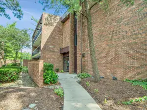 14969 S willowcrest Drive #17 Midlothian IL 60445 MLS #MRD12500465 52 broker reciprocity