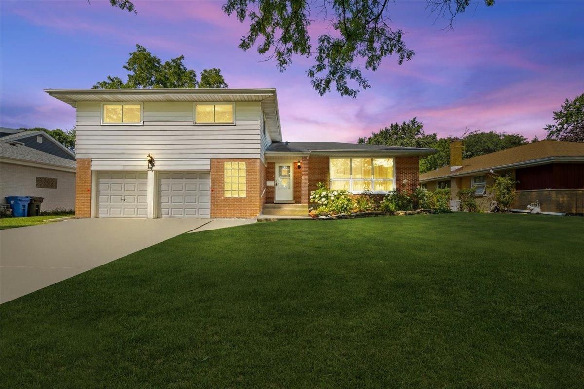300 S We Go Trail Mount Prospect IL 60056 MLS #MRD12455711 37 MLS #MRD12455711 image #0