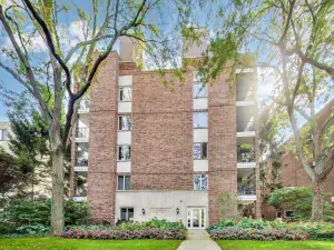 4307 N Troy Street #1 Chicago IL 60618 MLS #MRD12498026 52 broker reciprocity