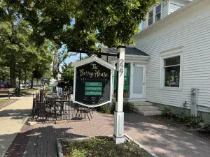 1039 COLLEGE Avenue #F1 Wheaton IL 60187 MLS #MRD12270865 50 broker reciprocity