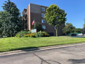 4834 W HENDERSON Street #1B Chicago IL 60641 MLS #MRD12400017 60 broker reciprocity