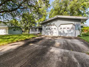1226 Low Street Bloomington IL 61701 MLS #MRD12409277 60 broker reciprocity