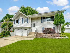 1060 Warwick Lane Elk Grove Village IL 60007 MLS #MRD12430935 64 broker reciprocity