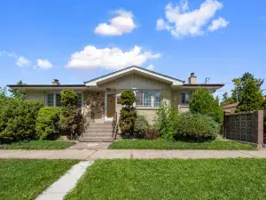 5919 W Foster Avenue Chicago IL 60630 MLS #MRD12504579 60 broker reciprocity