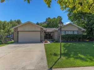 17317 Roy Street Lansing IL 60438 MLS #MRD12399812 50 broker reciprocity