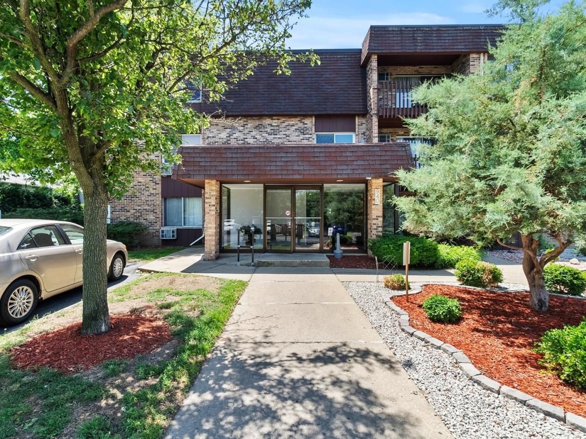 940 E Old Willow Road #305 Prospect Heights IL 60070 MLS #MRD12461376 45 MLS #MRD12461376 image #0