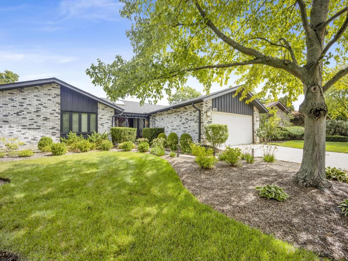 1421 Chartres Drive Northbrook IL 60062 MLS #MRD12461814 45 MLS #MRD12461814 image #0