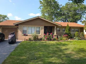 706 N Main Street Mount Prospect IL 60056 MLS #MRD12501911 60 broker reciprocity