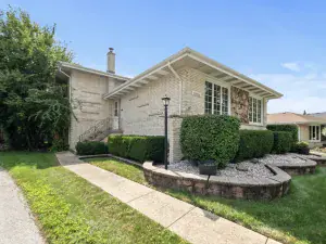 8100 S kildare Avenue Chicago IL 60652 MLS #MRD12439830 56 broker reciprocity