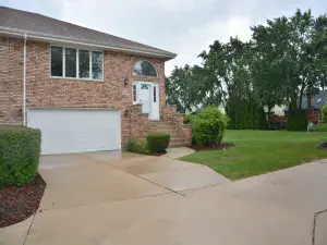 6830 W WINDING Trail #102 Oak Forest IL 60452 MLS #MRD12495096 56 broker reciprocity