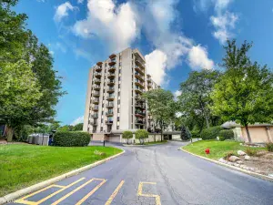 10 E Fountainview Lane #1B Lombard IL 60148 MLS #MRD12488258 62 broker reciprocity