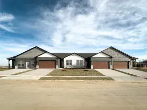 43 S Juniper Drive North Aurora IL 60542 MLS #MRD12479426 52 broker reciprocity