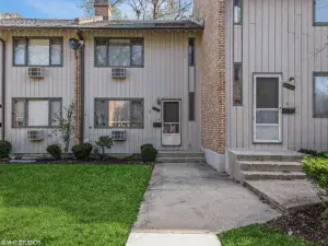 101 W Liberty Street #104 Barrington IL 60010 MLS #MRD12392745 52 broker reciprocity