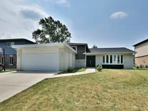 8152 N Ozark Avenue Niles IL 60714 MLS #MRD12502040 52 broker reciprocity