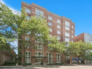 655 W IRVING PARK Road #1010 Chicago IL 60613 MLS #MRD12495740 48 broker reciprocity