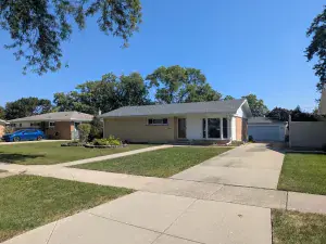 3143 S Giles Avenue Chicago IL 60616 MLS #MRD12414034 62 broker reciprocity