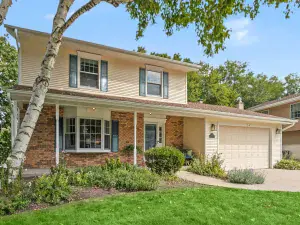208 Albert Drive Vernon Hills IL 60061 MLS #MRD12498895 62 broker reciprocity