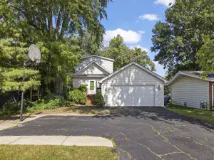 8020 Barrymore Drive Darien IL 60561 MLS #MRD12406957 50 broker reciprocity